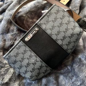 Michael Kors Fanny Pack *Belt